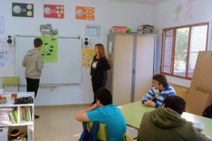 Las familias presentan su barrio en el Colegio Los Álamos